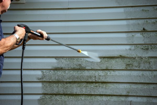 Cost of Vinyl Siding Power Washing in Eagle