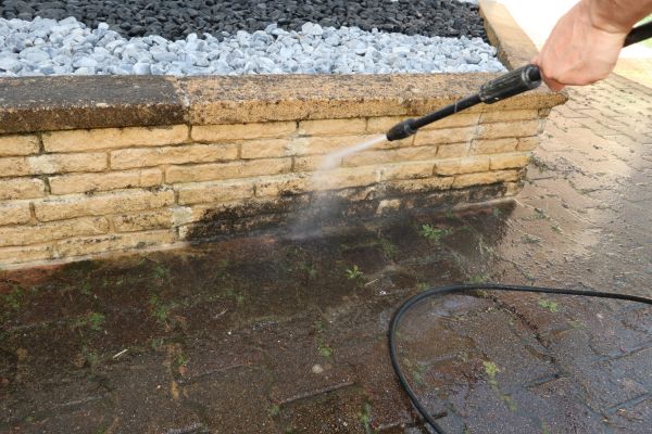 Cost of Retaining Wall Power Washing in Eagle